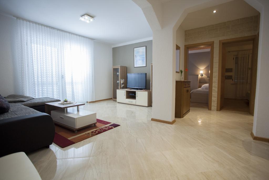 Apartments Villa Silvia Makarska Exterior photo